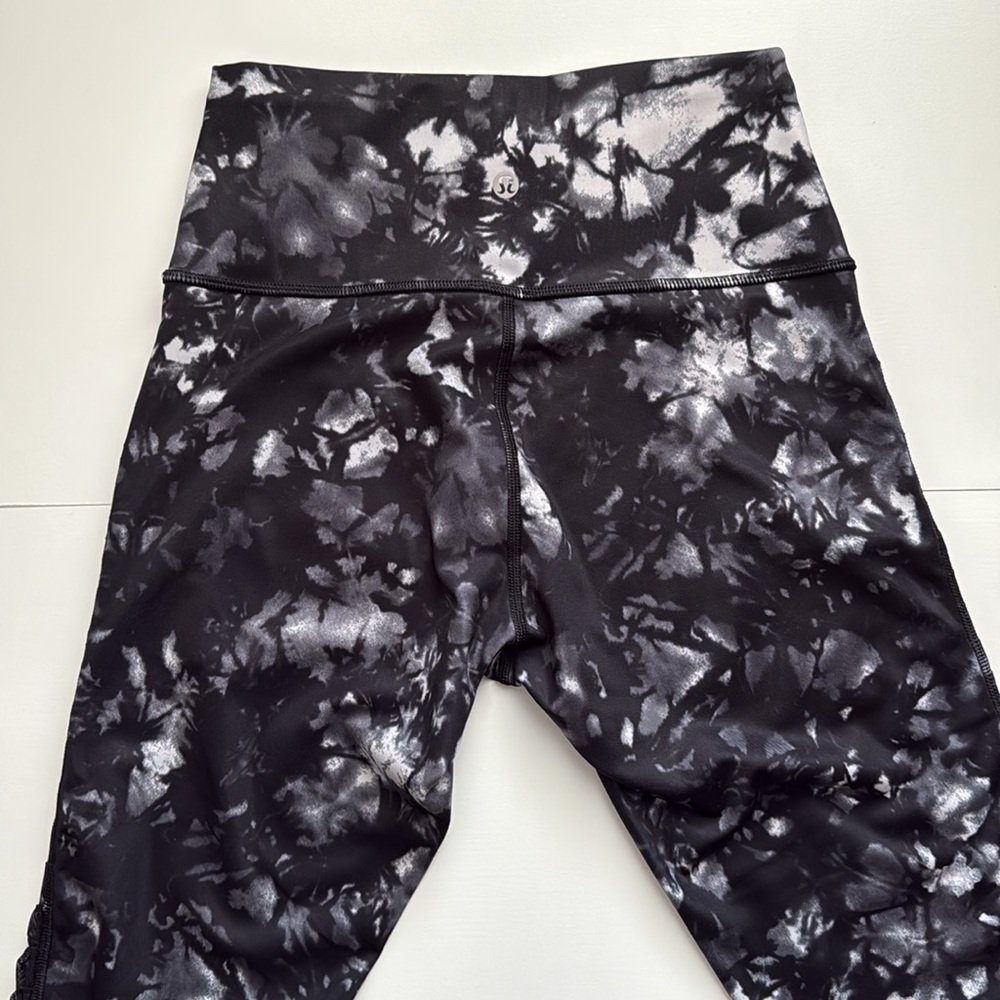 Lululemon Sheer Stripe Leggings - Picture 3 of 10